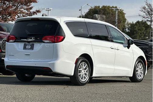 2026 Chrysler Voyager LX