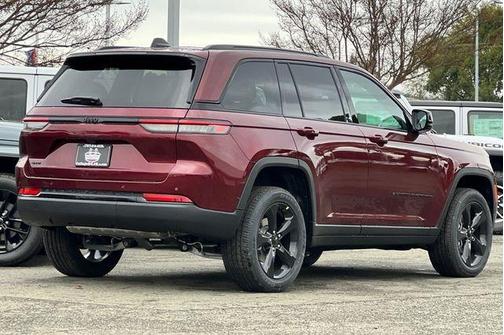 2025 Jeep Grand Cherokee Laredo