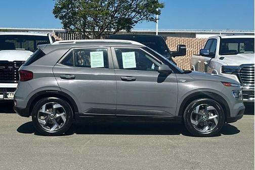 2022 Hyundai VENUE SEL