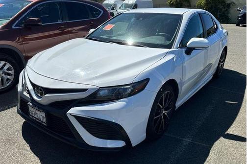 Ice 2023 Toyota Camry SE