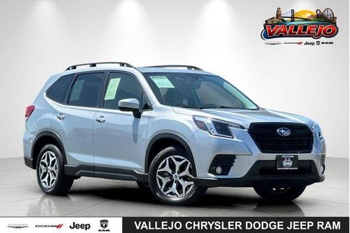 Ice Silver Metallic 2023 Subaru Forester 2.5i Premium