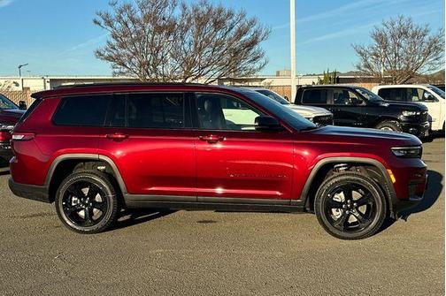2025 Jeep Grand Cherokee L Laredo