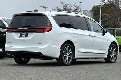 2026 Chrysler Pacifica Pinnacle