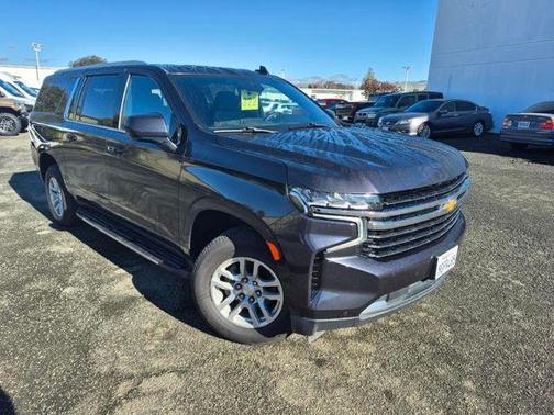 2023 Chevrolet Suburban LT