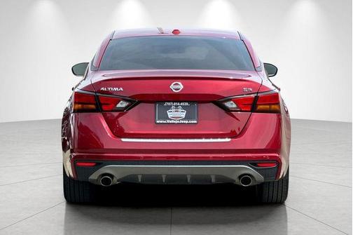 Scarlet Ember 2022 Nissan Altima 2.5 SR