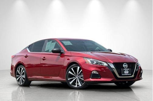 Scarlet Ember 2022 Nissan Altima 2.5 SR