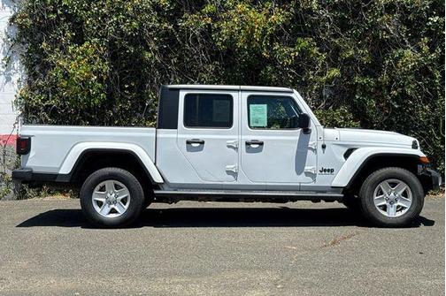 2023 Jeep Gladiator Sport