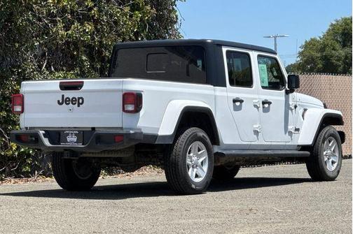 2023 Jeep Gladiator Sport