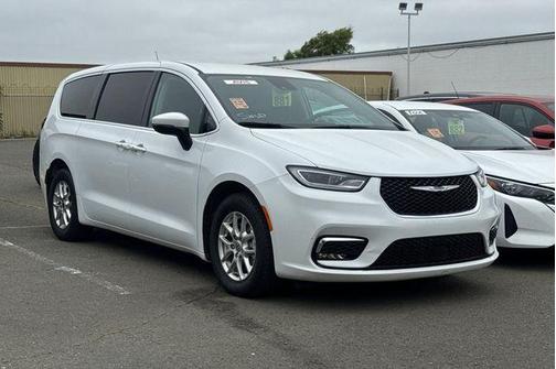 Bright White Clearcoat 2023 Chrysler Pacifica Touring-L