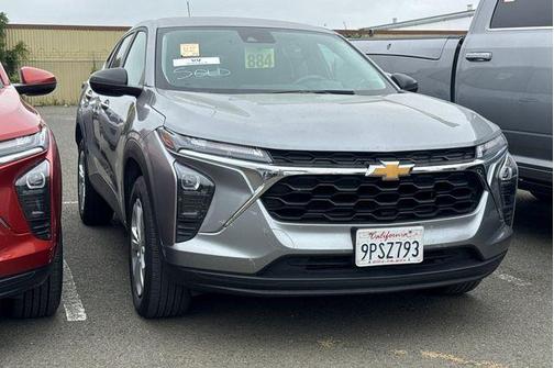 Sterling Gray Metallic 2024 Chevrolet Trax LS