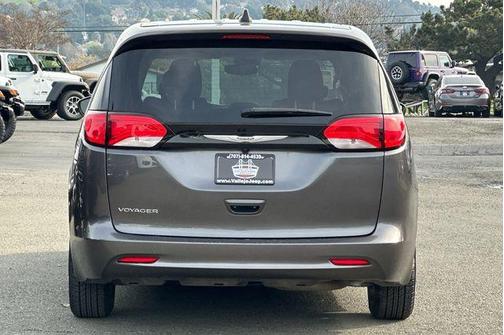 2023 Chrysler Voyager LX