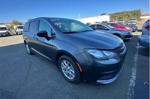 2023 Chrysler Voyager LX