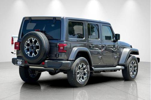 Granite Crystal Clearcoat Metallic 2026 Jeep Wrangler Sahara