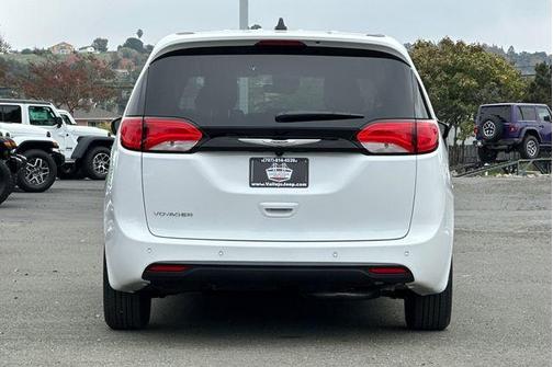 2026 Chrysler Voyager LX