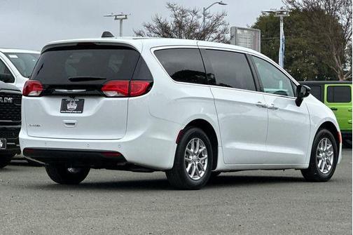 2026 Chrysler Voyager LX