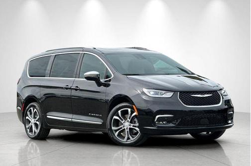 Diamond Black 2026 Chrysler Pacifica Pinnacle