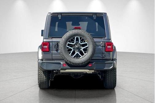 Granite Crystal Clearcoat Metallic 2027 Jeep Wrangler Sahara