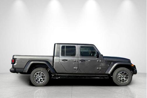 Granite Crystal Clearcoat Metallic 2025 Jeep Gladiator Sport