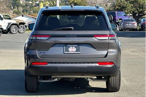 2026 Jeep Grand Cherokee Laredo