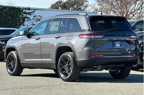 2026 Jeep Grand Cherokee Laredo
