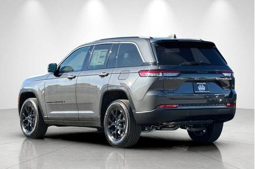 Metallic 2026 Jeep Grand Cherokee Laredo