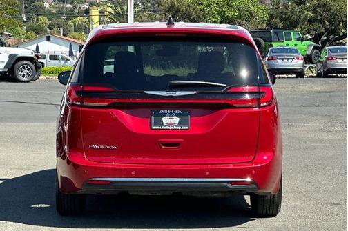 2025 Chrysler Pacifica Select