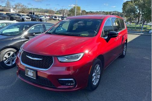 2025 Chrysler Pacifica Select