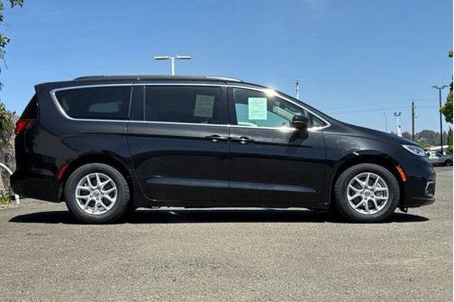 2022 Chrysler Pacifica Touring-L
