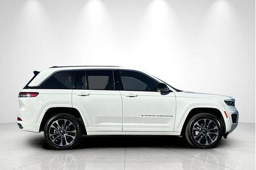 Bright White Clearcoat 2025 Jeep Grand Cherokee Overland