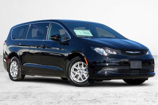 2025 Chrysler Voyager LX