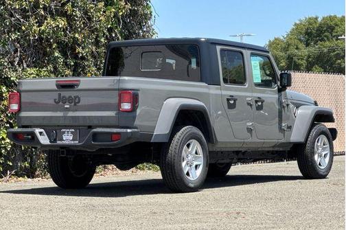 2023 Jeep Gladiator Sport