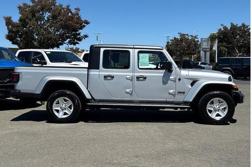 2023 Jeep Gladiator Sport
