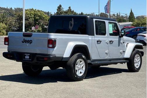 2023 Jeep Gladiator Sport