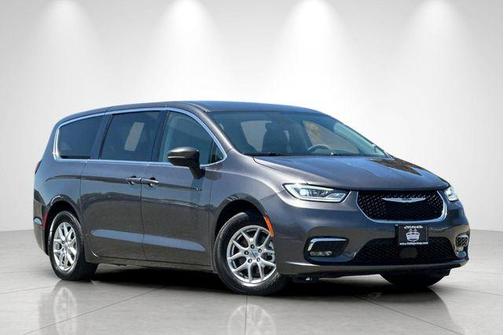 Granite Crystal Clearcoat Metallic 2023 Chrysler Pacifica Touring-L