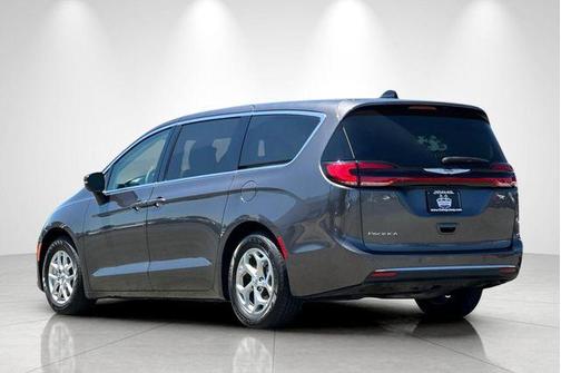 Granite Crystal Clearcoat Metallic 2023 Chrysler Pacifica Touring-L