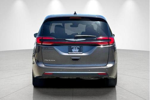 Granite Crystal Clearcoat Metallic 2023 Chrysler Pacifica Touring-L