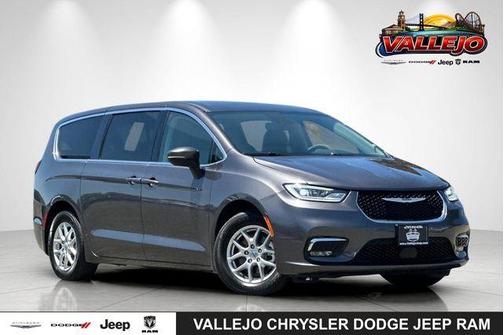 Granite Crystal Clearcoat Metallic 2023 Chrysler Pacifica Touring-L