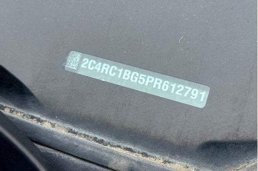 Granite Crystal Clearcoat Metallic 2023 Chrysler Pacifica Touring-L