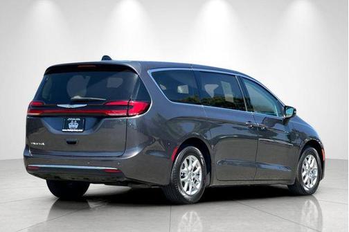 Granite Crystal Clearcoat Metallic 2023 Chrysler Pacifica Touring-L