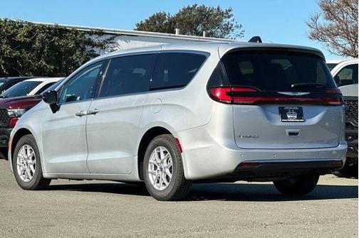 2024 Chrysler Pacifica Touring-L
