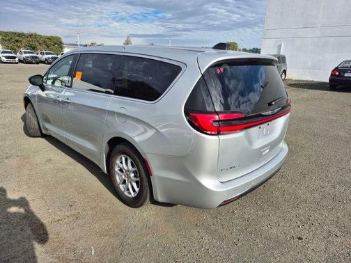 2024 Chrysler Pacifica Touring-L
