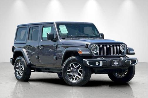 Granite Crystal Clearcoat Metallic 2025 Jeep Wrangler Sahara