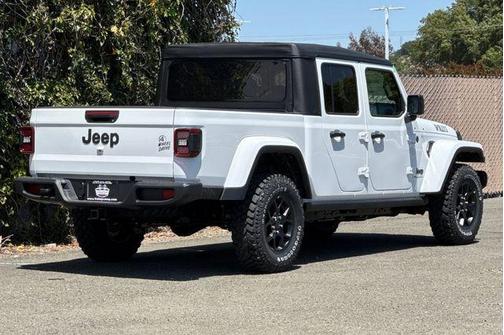 2025 Jeep Gladiator Sport