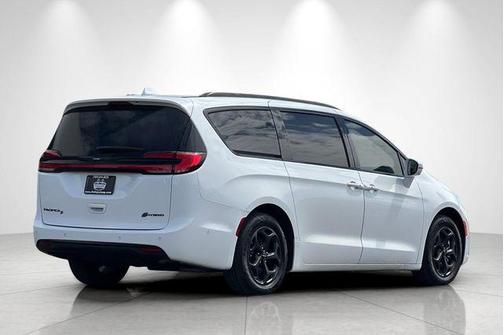 Bright White Clearcoat 2021 Chrysler Pacifica Hybrid Touring L