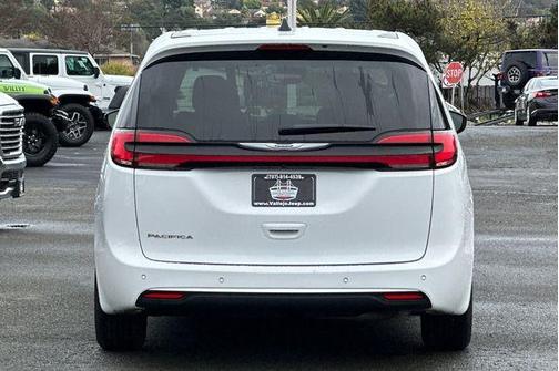 2024 Chrysler Pacifica Touring-L