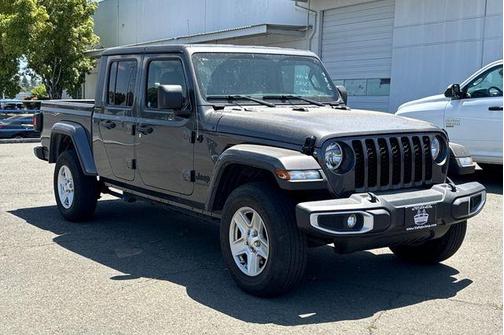 2023 Jeep Gladiator Sport
