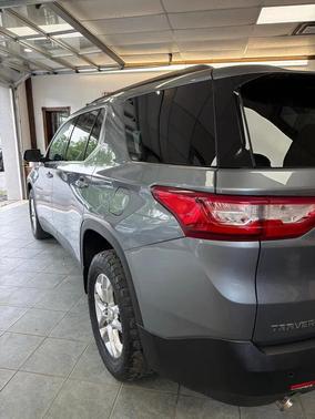 Gray 2021 Chevrolet Traverse LT Leather