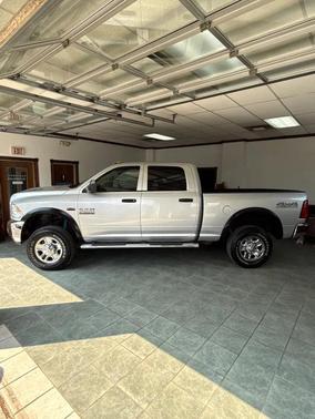 2017 RAM 2500 Tradesman Crew Cab 4x4 6'4' Box