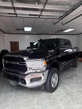 2021 RAM 2500 Tradesman Crew Cab 4x4 6'4' Box
