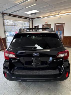 Black 2018 Subaru Outback 2.5i Limited